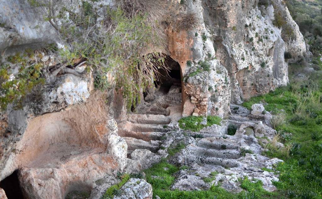 Agios Onofrios’ Catacombs in Methoni