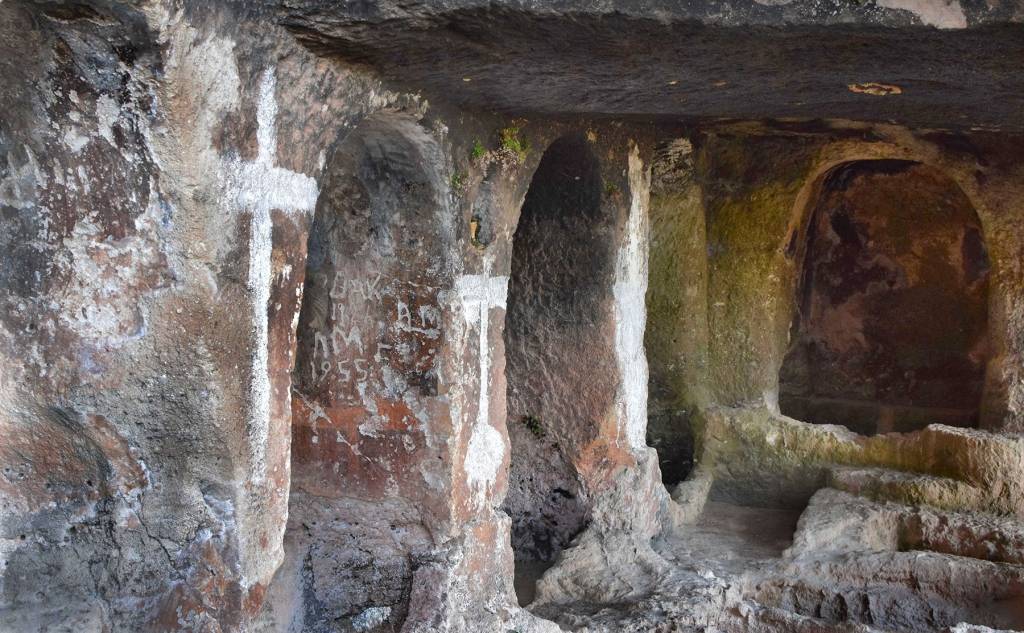 Agios Onofrios’ Catacombs in Methoni