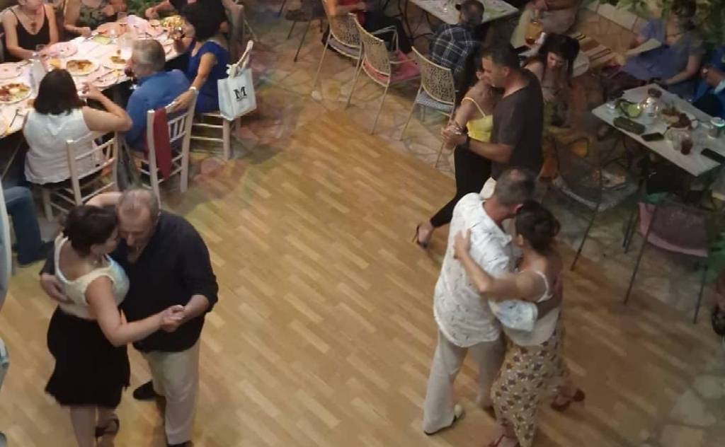 Η Αυλή της Γιωργίτσας-Χορευτική Απόδραση στην όμορφη Καρδαμύλη