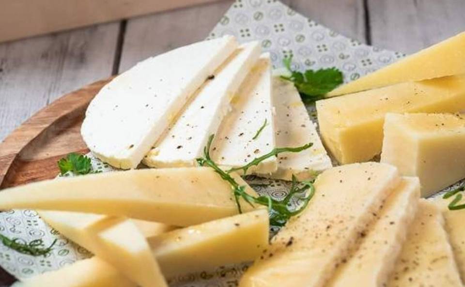 “Local cheese tasting seminar at Kostarelos”