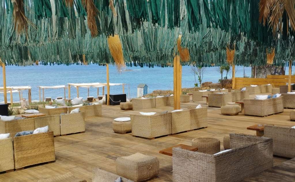 4 Θάλασσες - Beach Bar/Restaurant
