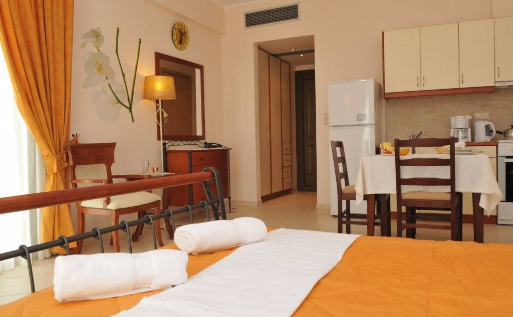 Finiki Plaza - Hotel