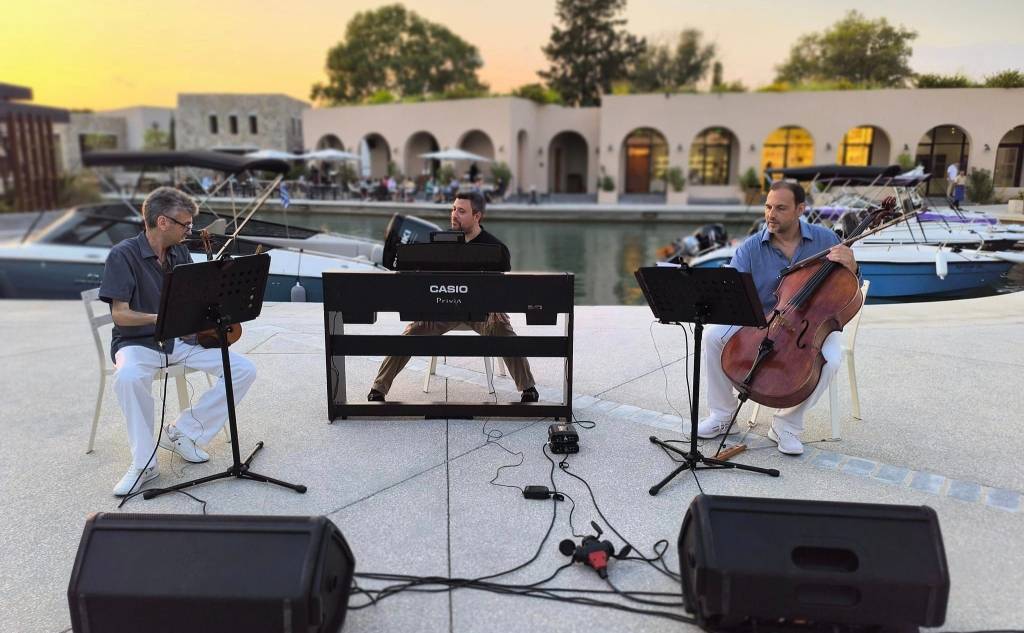 Kalamata Music Ensemble-Μουσικές Βραδιές στο W Costa Navarino