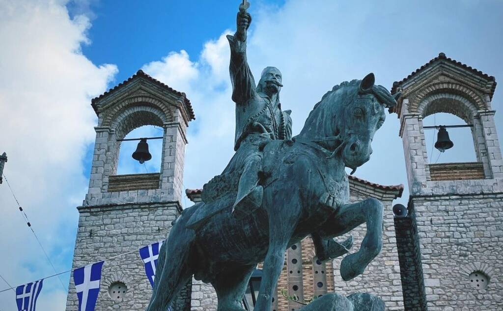 Σιδηρόκαστρο: το χωριό των αγαλμάτων