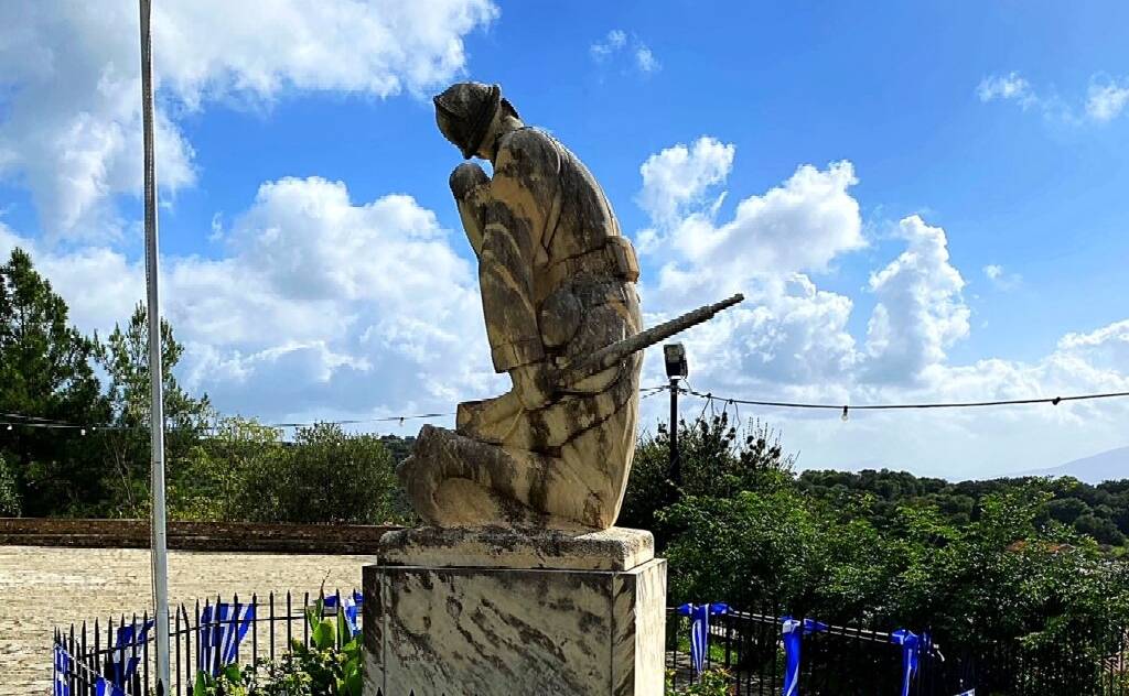 Σιδηρόκαστρο: το χωριό των αγαλμάτων