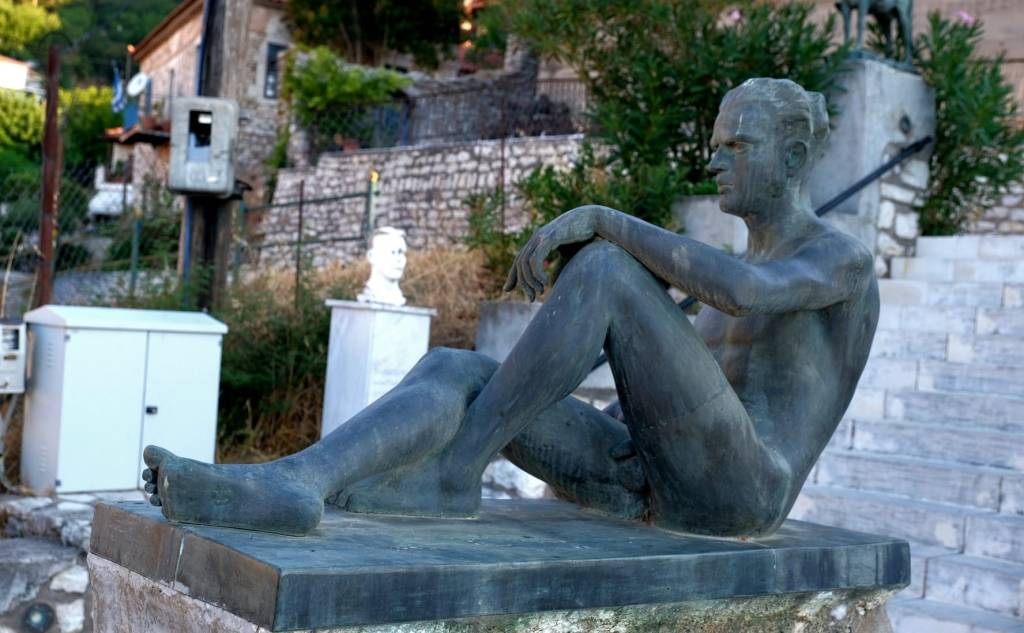 Σιδηρόκαστρο: το χωριό των αγαλμάτων