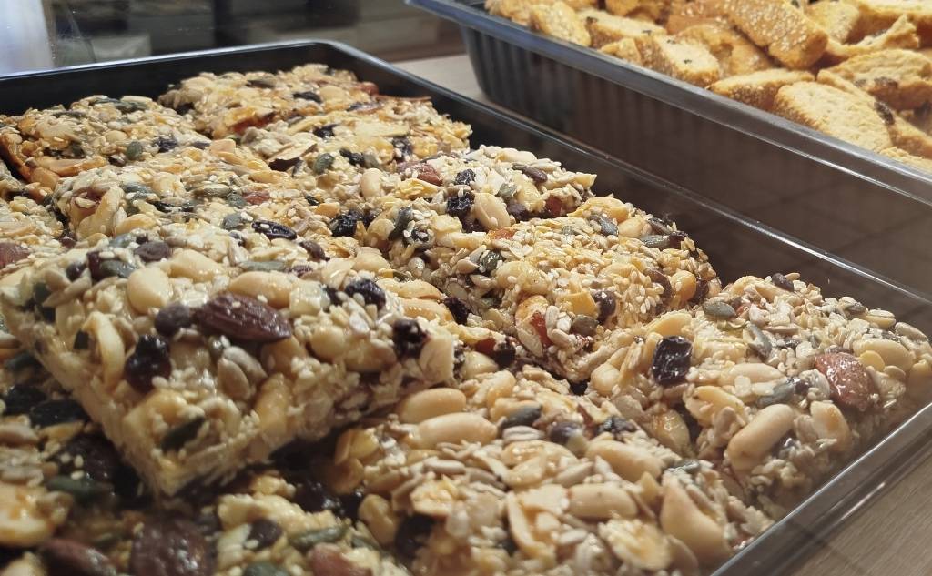 Γεύσεις Μάνας Γης - Εργαστήριο παραδοσιακών ζυμαρικών Δίπλες-Λαλάγγια