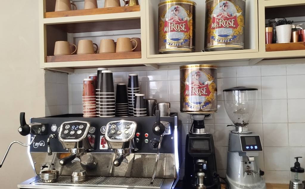 Γεύσεις Μάνας Γης - Εργαστήριο παραδοσιακών ζυμαρικών Δίπλες-Λαλάγγια