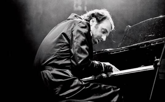 Κέντρο Δημιουργικού Ντοκιμαντέρ-Shut Up and Play the Piano