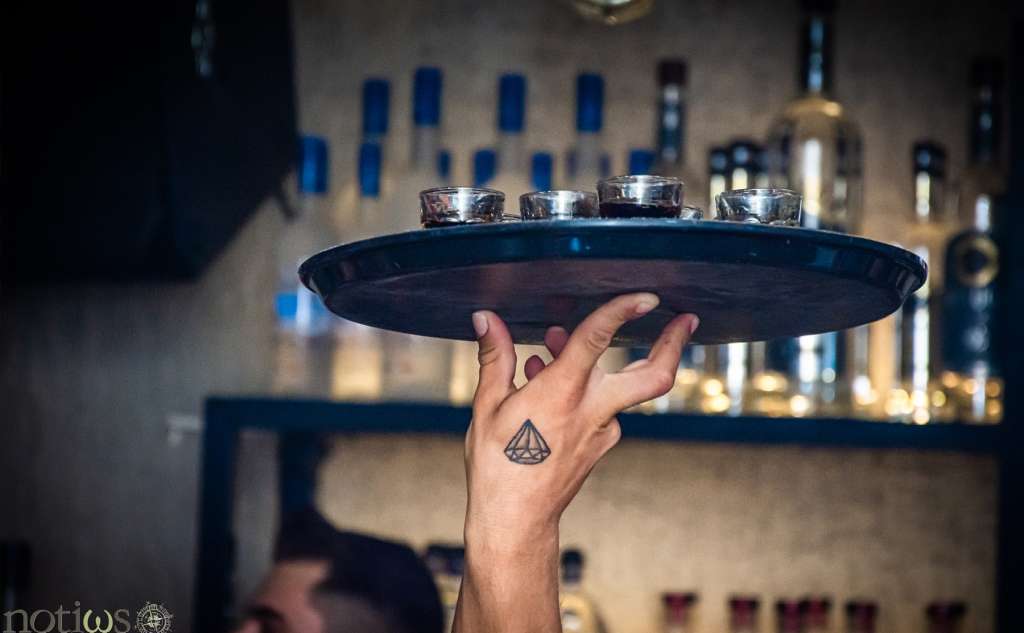 Notiωs - Cafe/Bar