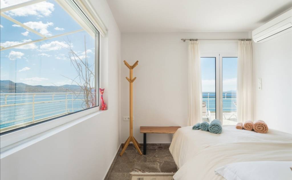 Kalamata Top Rooms - Seafront Penthouse LEO