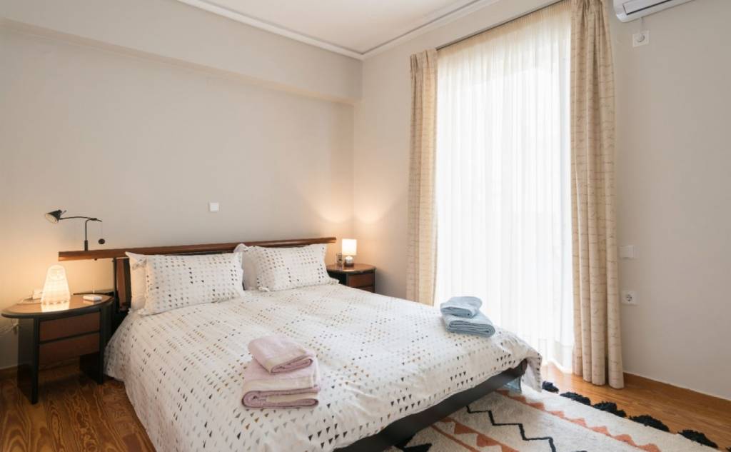 Kalamata Top Rooms: Comfortable spacious central apartment FIL27