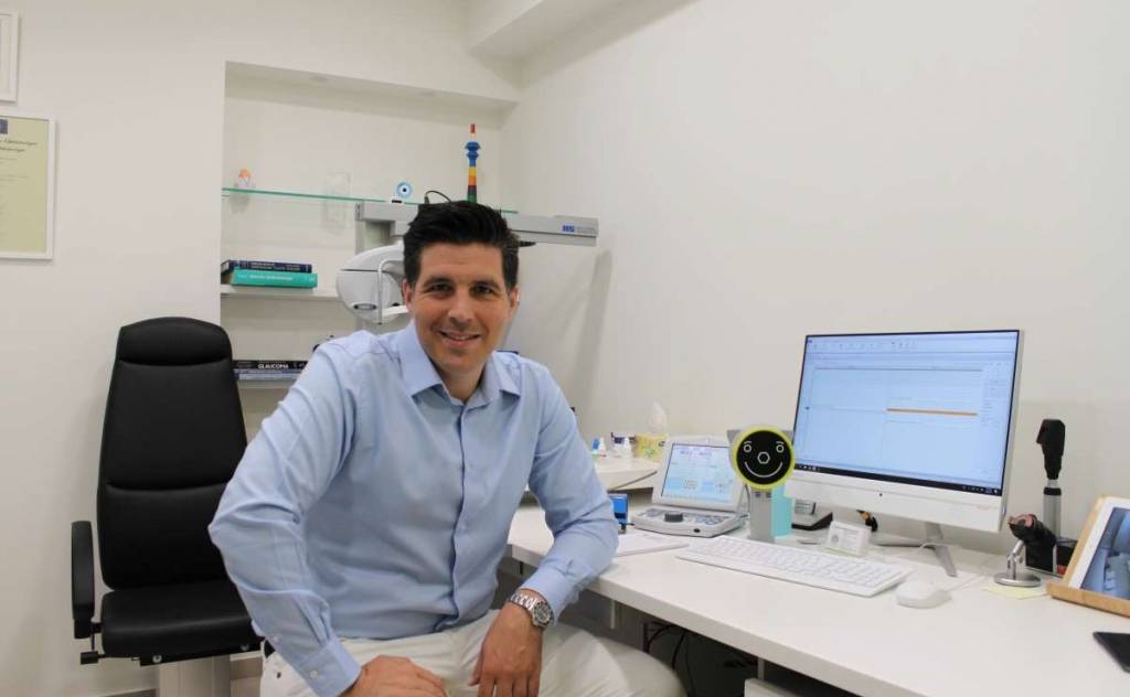 Surgeon ophthalmologist Dr Apostolos Athanasopoulos MD, PhD, FEBO