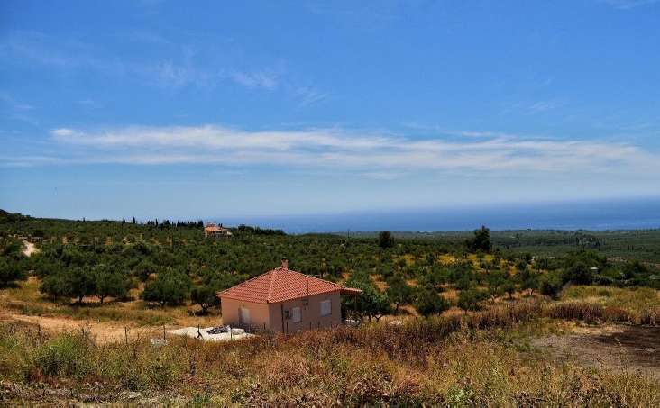 Plot with panoramic views in Gargaliani