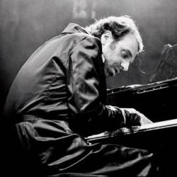 Κέντρο Δημιουργικού Ντοκιμαντέρ-Shut Up and Play the Piano