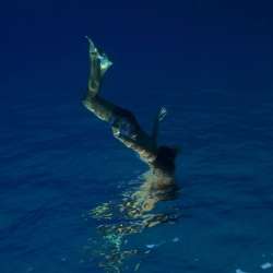 32o Διεθνές Φεστιβάλ Χορού Καλαμάτας-BARE under/Βιτόρια Κωτσάλου