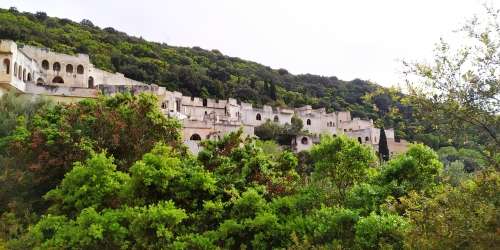 Το μοναστήρι του «Ασκητή» - Η Βαβέλ της Πελοποννήσου