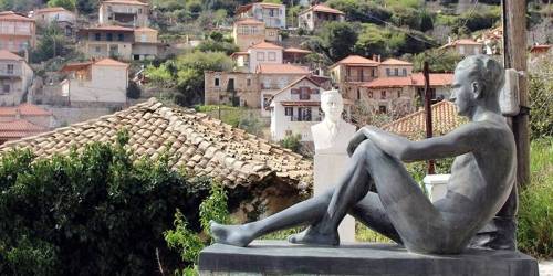 Sidirokastro: the village of statues